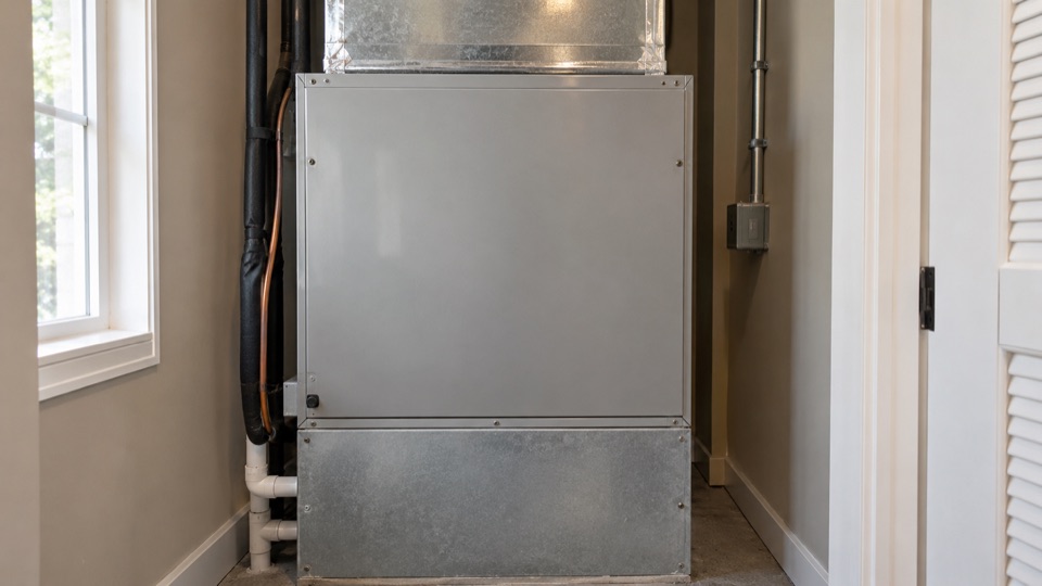 Closed residential heating equipment and connected ductwork